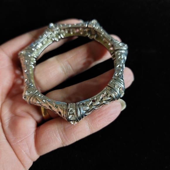 Silver Alloy with White Rhinestones Stretch Bracelet - Picture 2 of 5